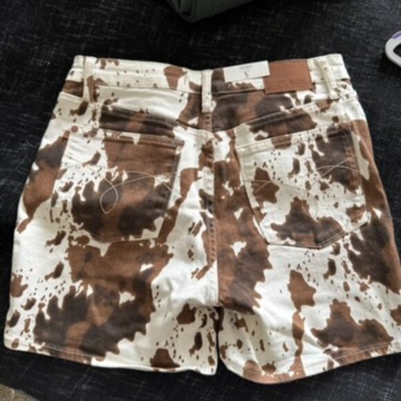 Judy Blue Brown Cow Print Shorts Size Large NEW WITH TAGS SOLD OUT - Picture 6 of 6